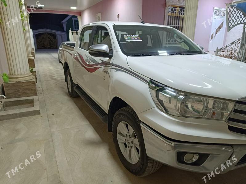 Toyota Hilux 2021 - 490 000 TMT - Балканабат - img 3