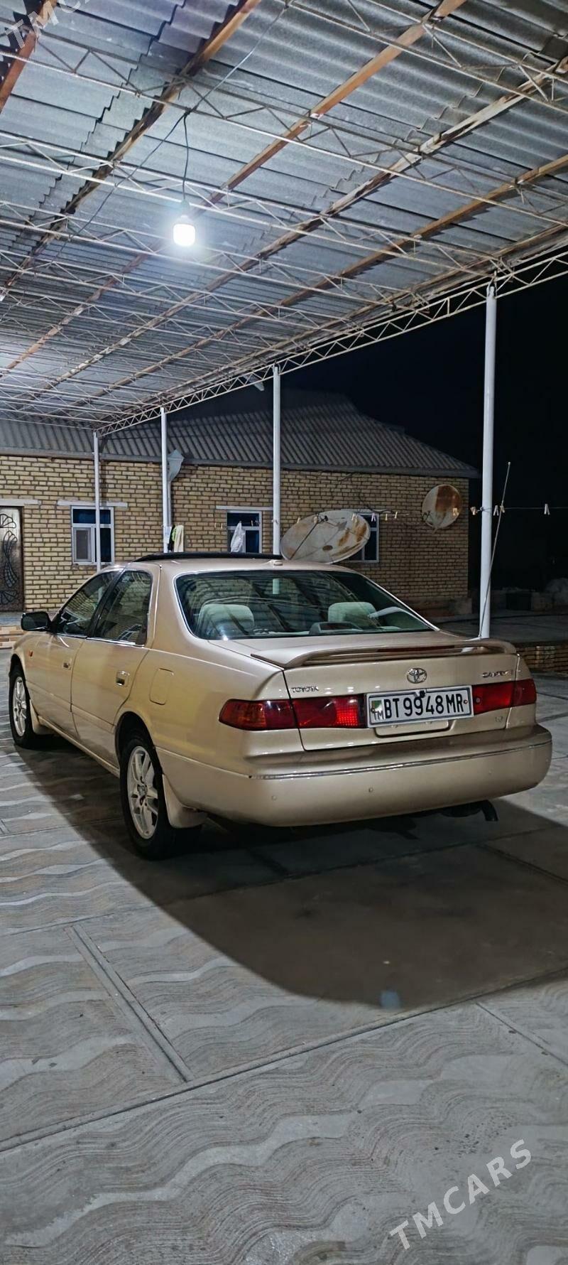Toyota Camry 1998 - 150 000 TMT - Ёлётен - img 2