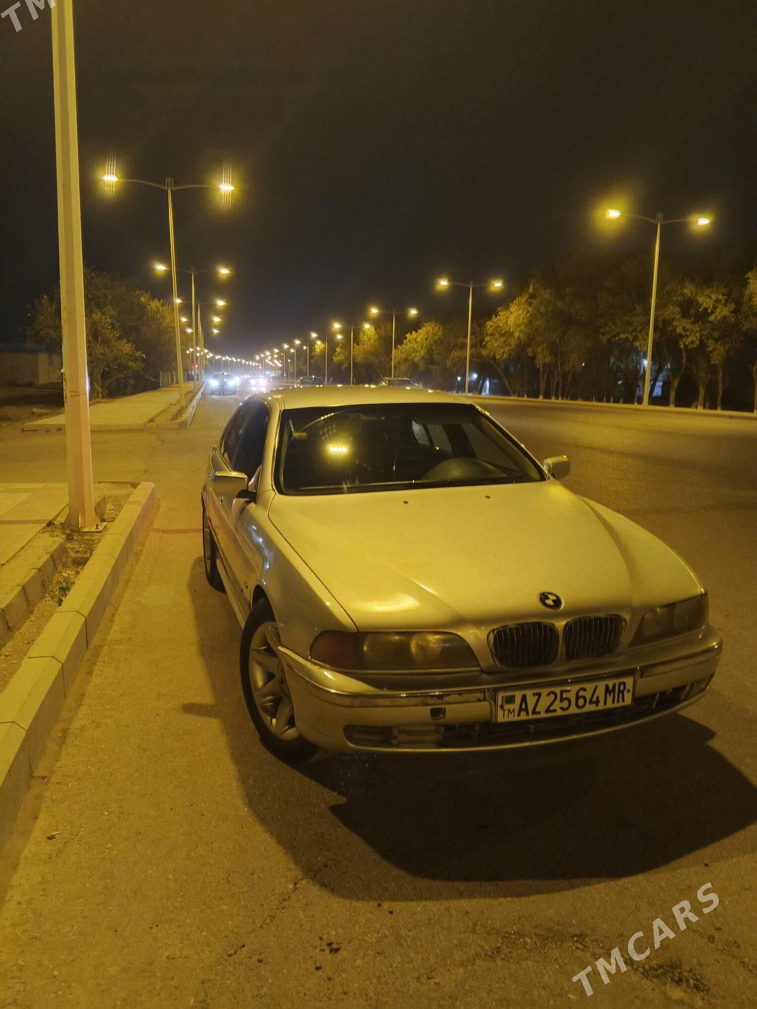 BMW E39 1998 - 110 000 TMT - Baýramaly - img 3