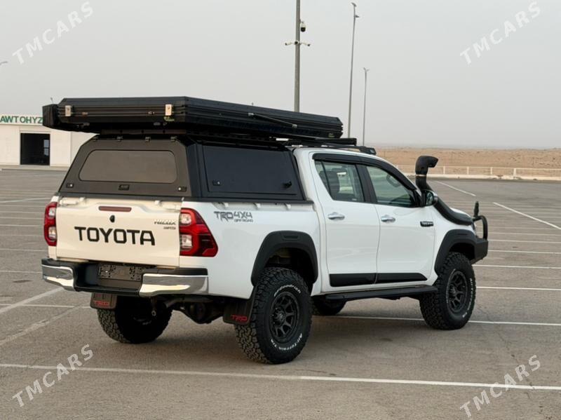 Toyota Hilux 2021 - 668 000 TMT - Ашхабад - img 2