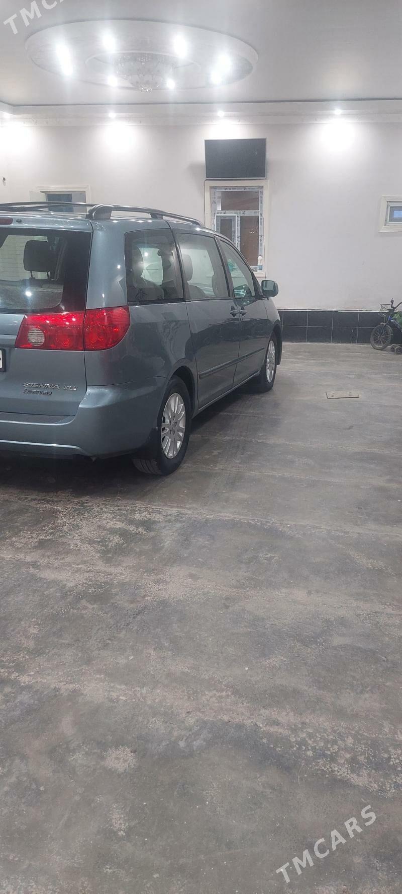 Toyota Sienna 2008 - 250 000 TMT - Çärjew - img 3