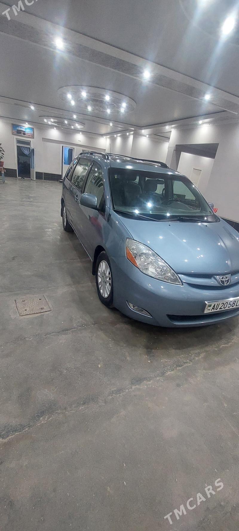 Toyota Sienna 2008 - 250 000 TMT - Çärjew - img 4