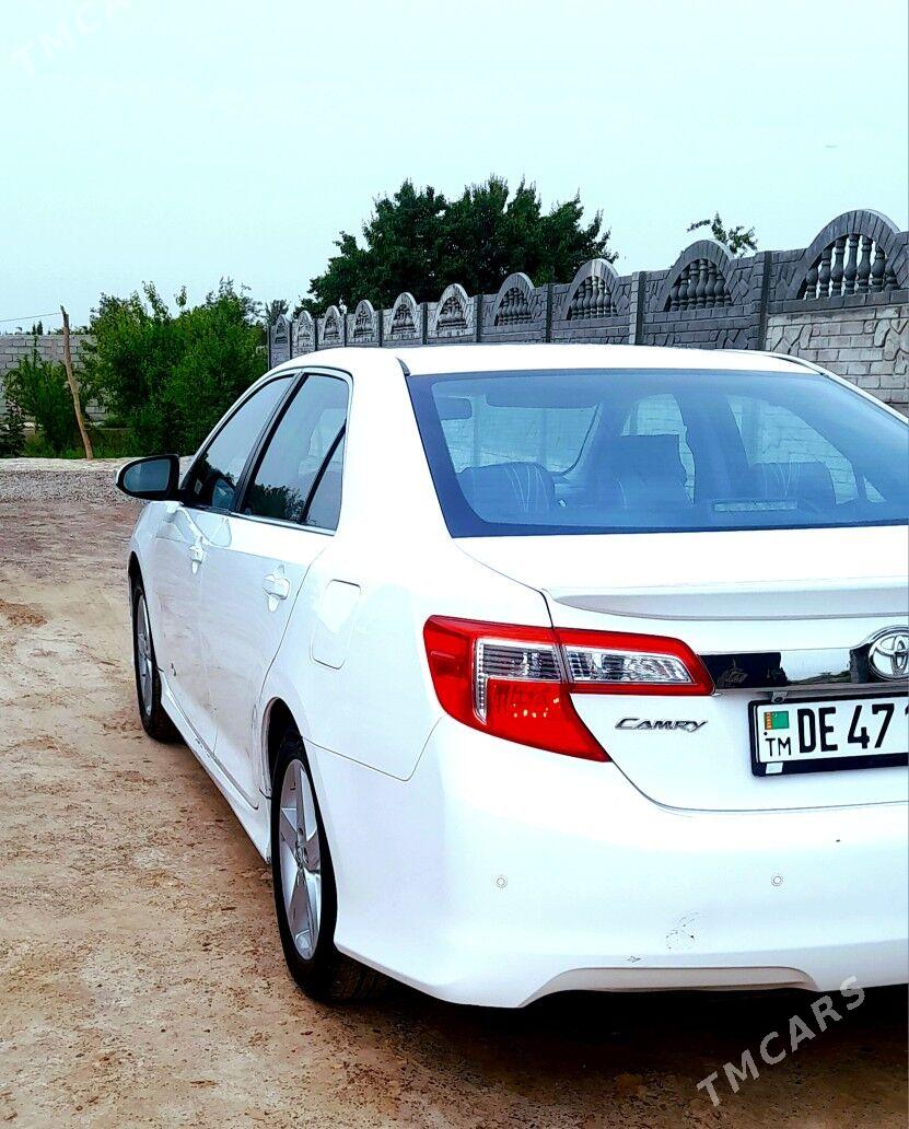 Toyota Camry 2011 - 200 000 TMT - Векильбазар - img 2