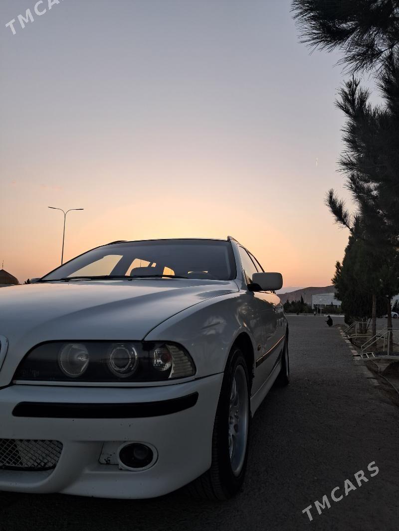 BMW E39 2002 - 105 000 TMT - Балканабат - img 5