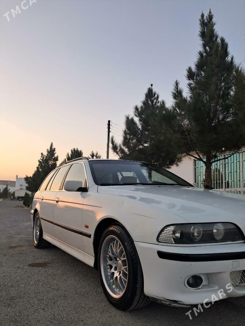 BMW E39 2002 - 105 000 TMT - Балканабат - img 8