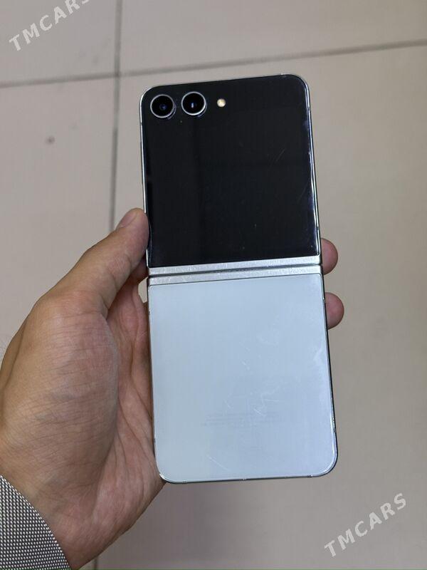 Samsung Z Flip5 - Garaşsyzlygyň 15 ýyllygy Söwda Merkezi - img 2