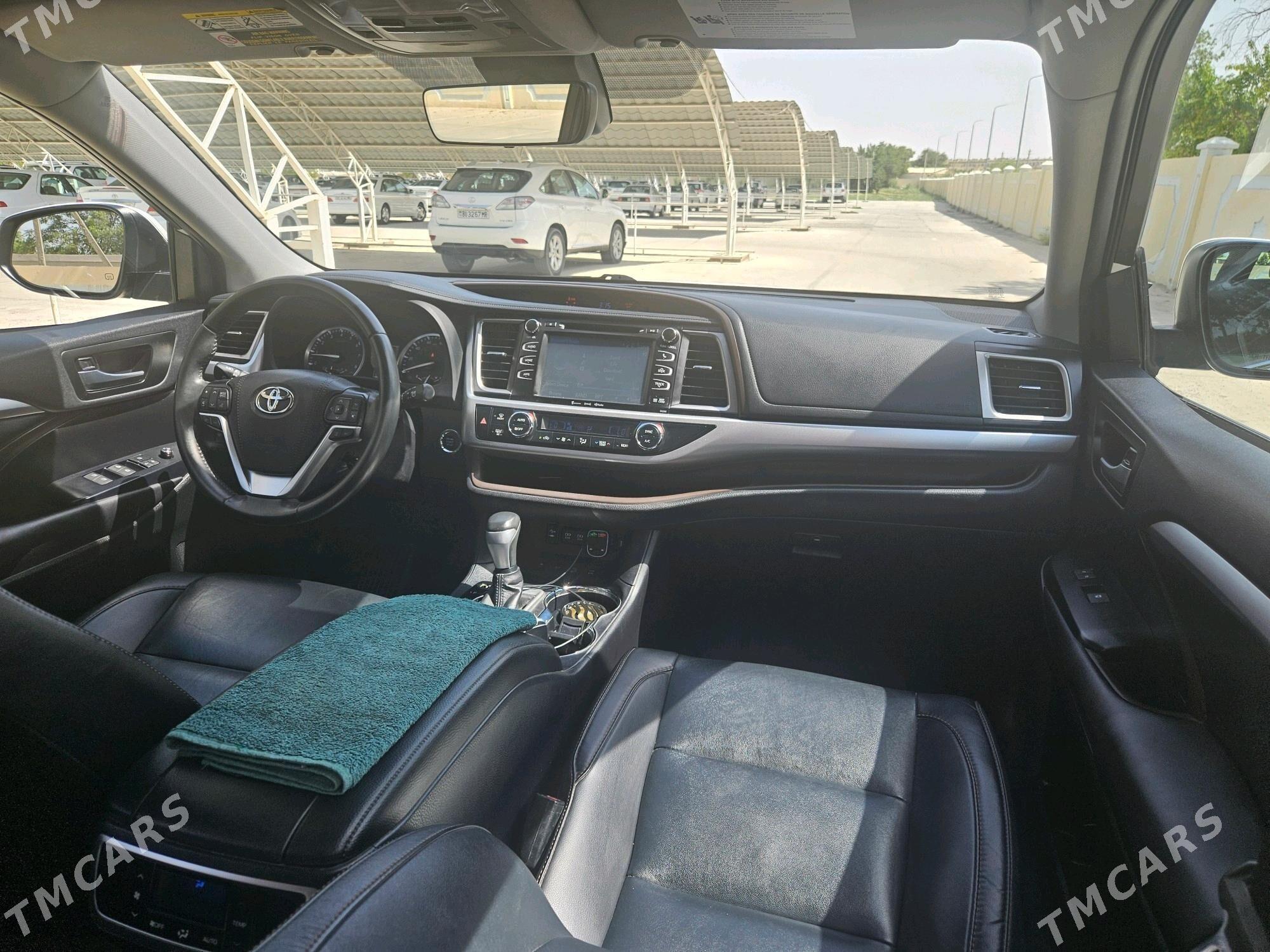 Toyota Highlander 2019 - 450 000 TMT - Байрамали - img 8