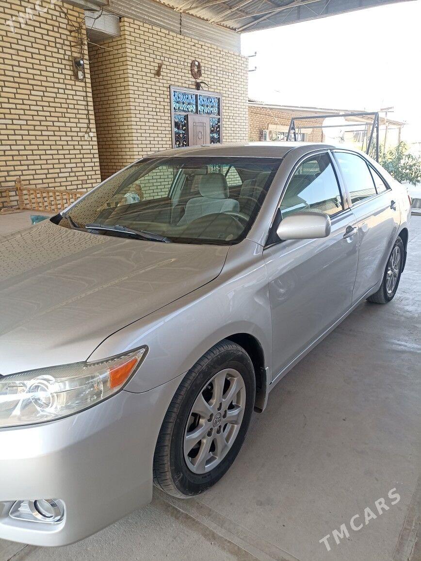 Toyota Camry 2011 - 200 000 TMT - Мары - img 2