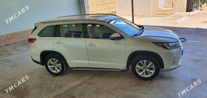Toyota Highlander 2018 - 385 000 TMT - Туркменабат - img 5