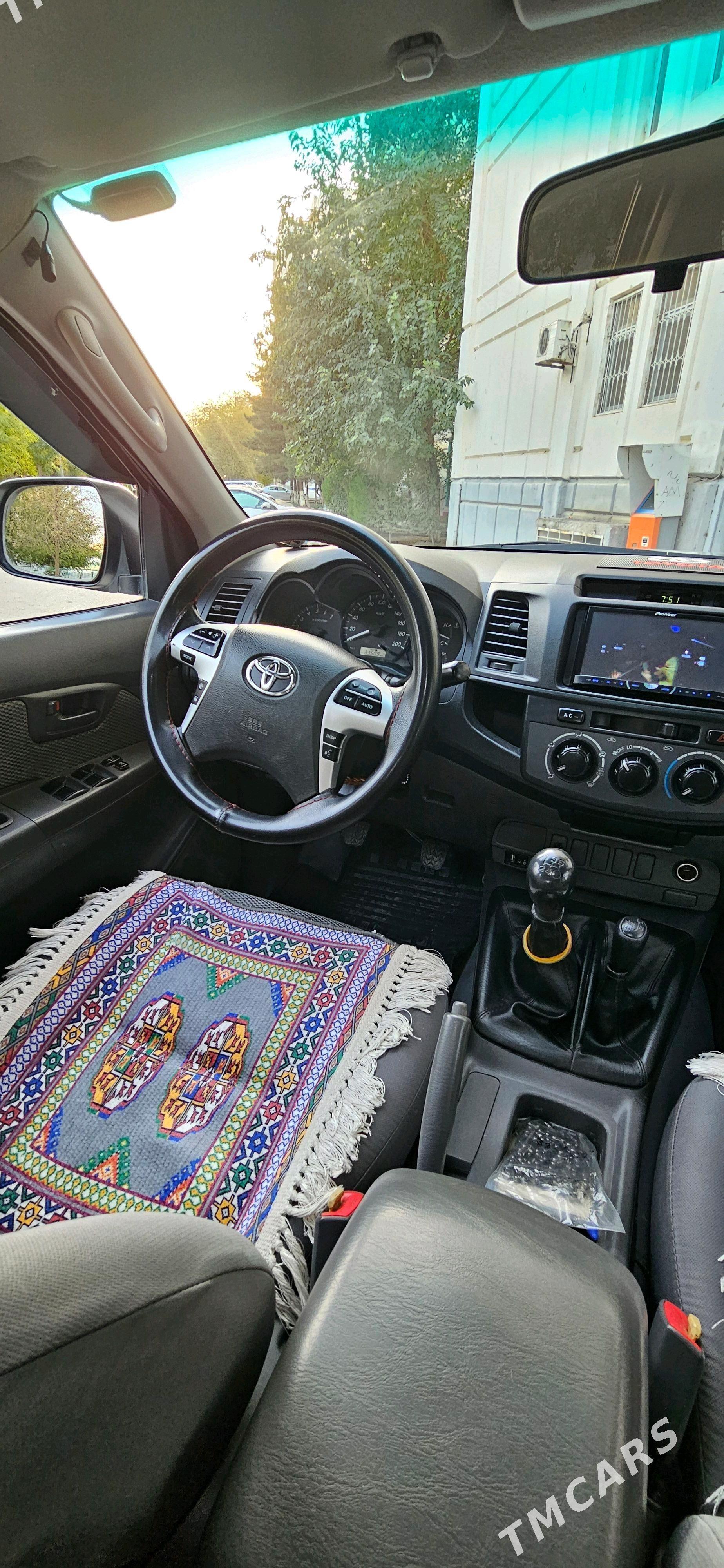 Toyota Hilux 2014 - 392 000 TMT - Parahat 2 - img 5