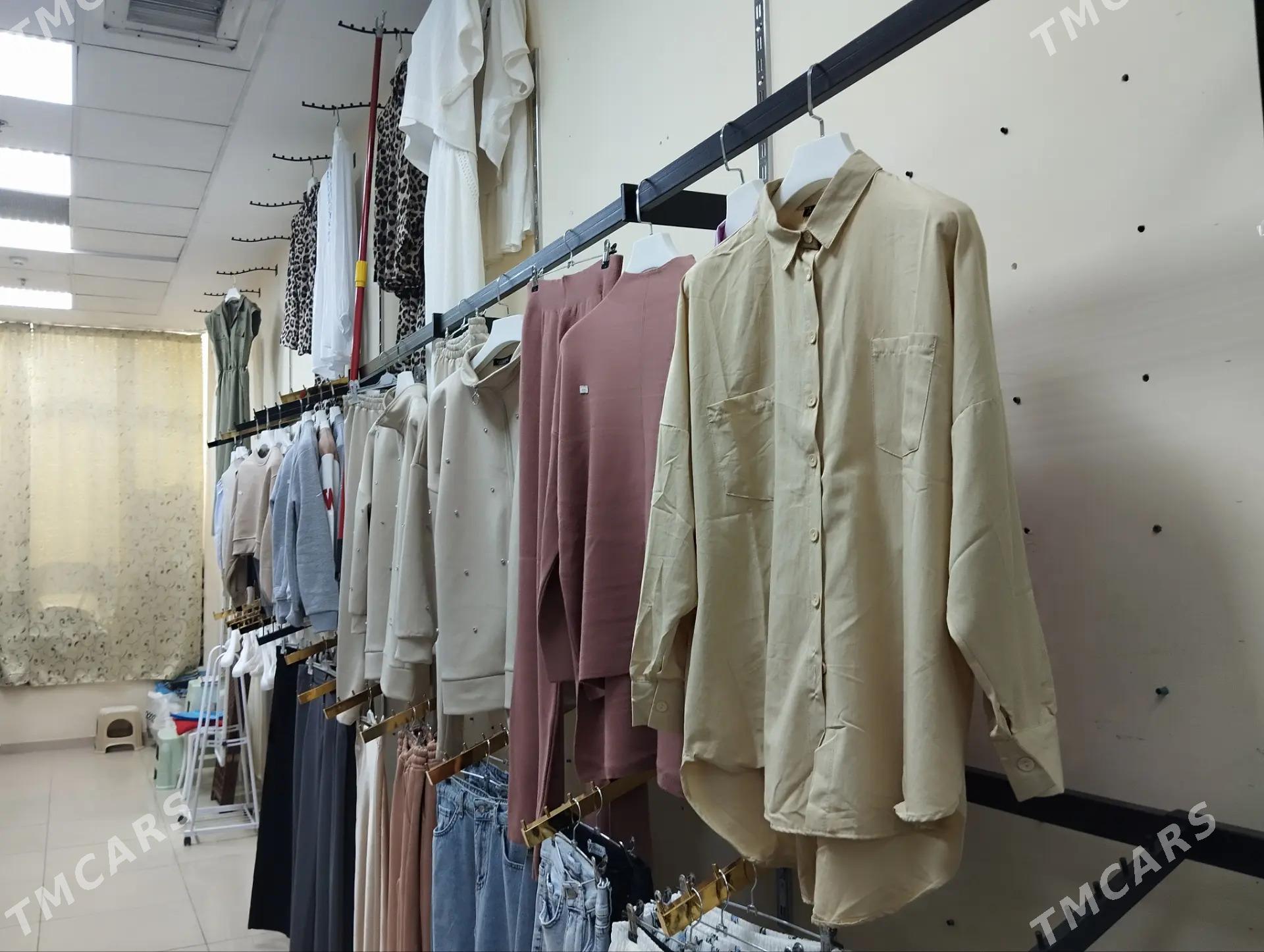 полка для одежды в магазине - Ашхабад - img 1