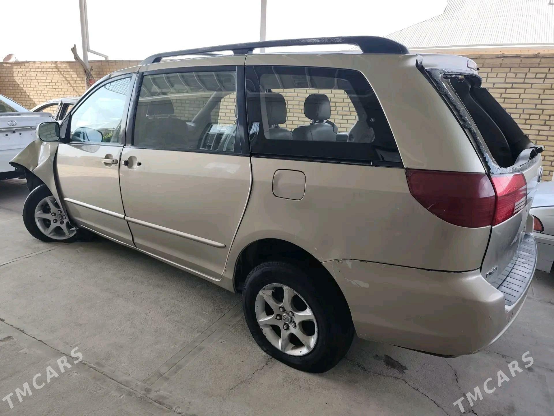 Toyota Sienna 2005 - 125 000 TMT - Мары - img 7