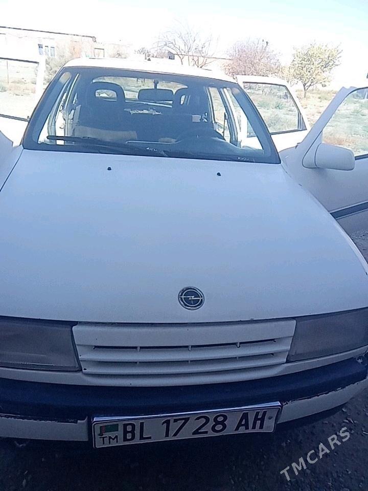 Opel Vectra 1992 - 17 000 TMT - Bäherden - img 2