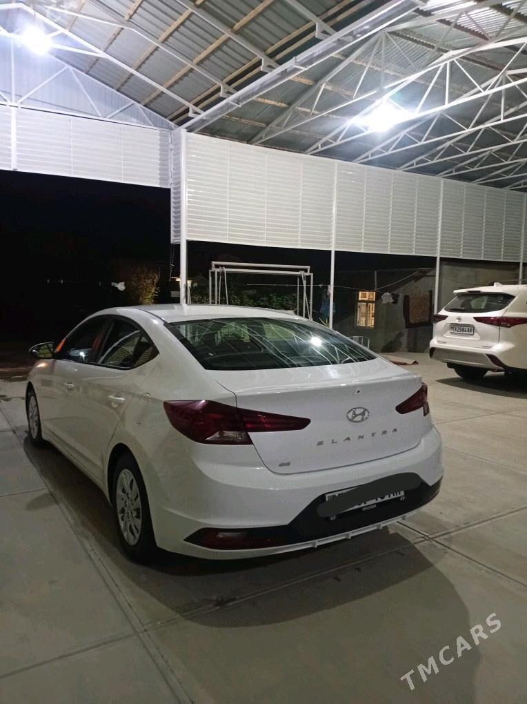 Hyundai Elantra 2020 - 250 000 TMT - Бузмеин - img 5