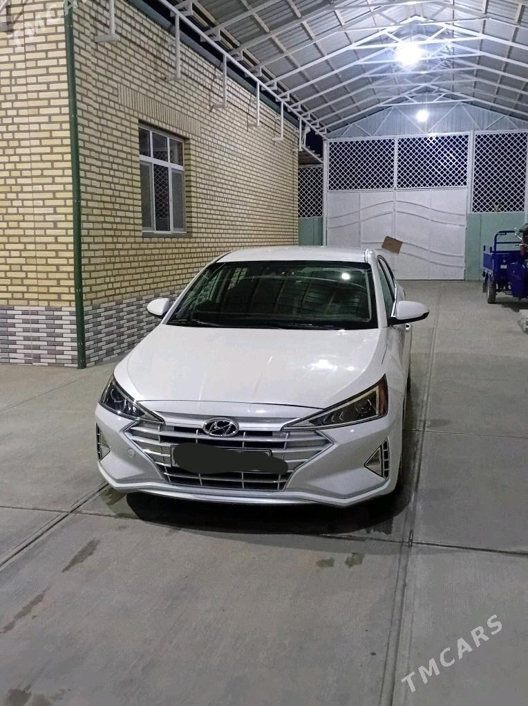 Hyundai Elantra 2020 - 250 000 TMT - Бузмеин - img 2