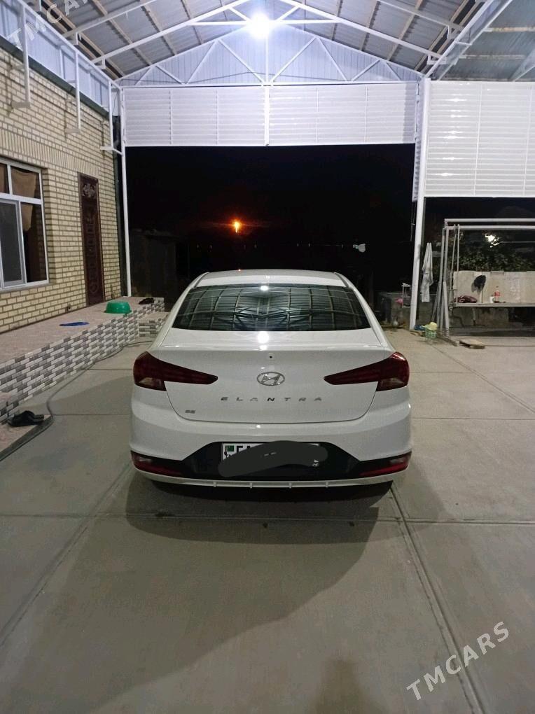 Hyundai Elantra 2020 - 250 000 TMT - Бузмеин - img 3