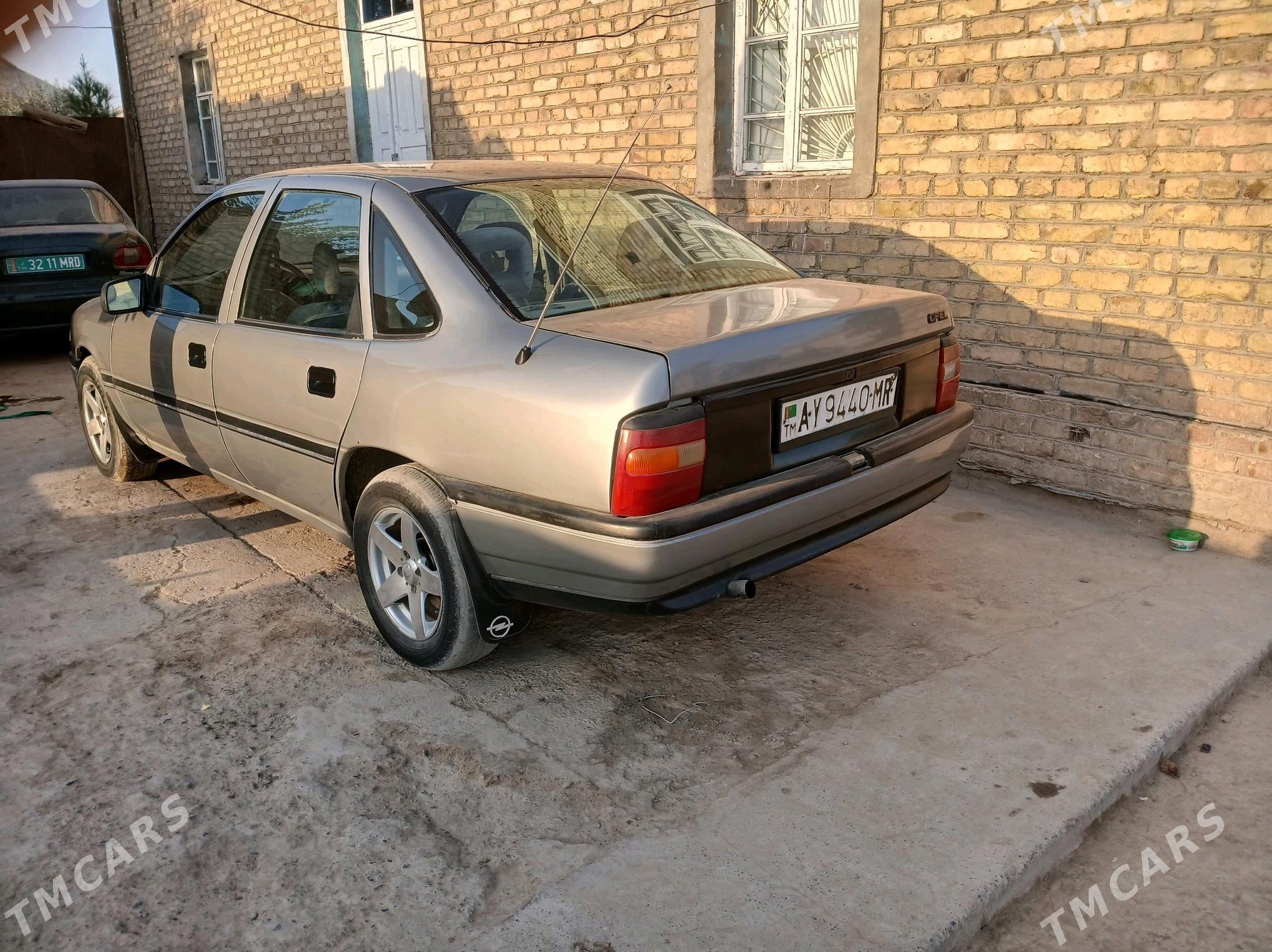 Opel Vectra 1990 - 26 000 TMT - Байрамали - img 4