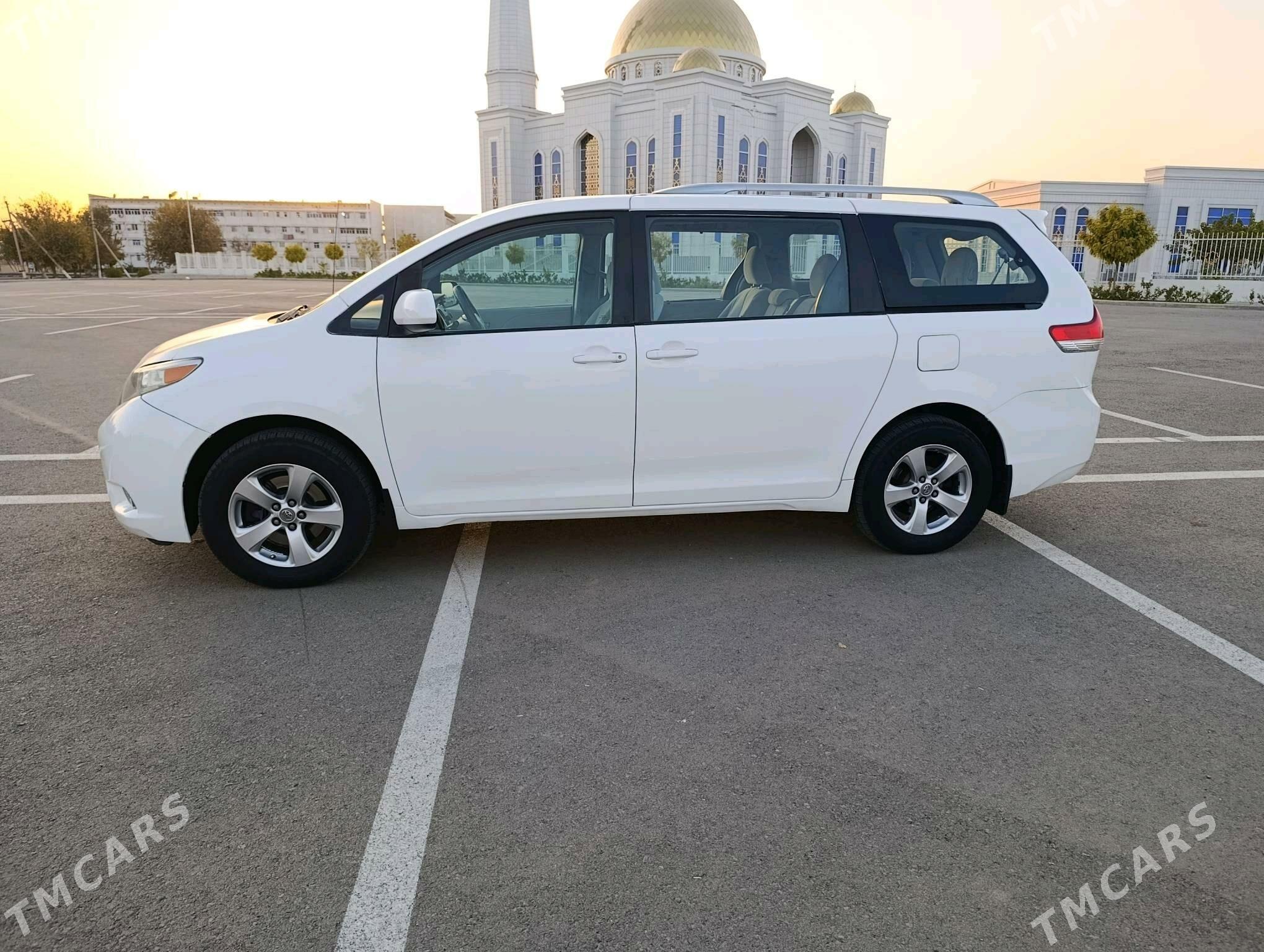 Toyota Sienna 2011 - 275 000 TMT - Мары - img 7