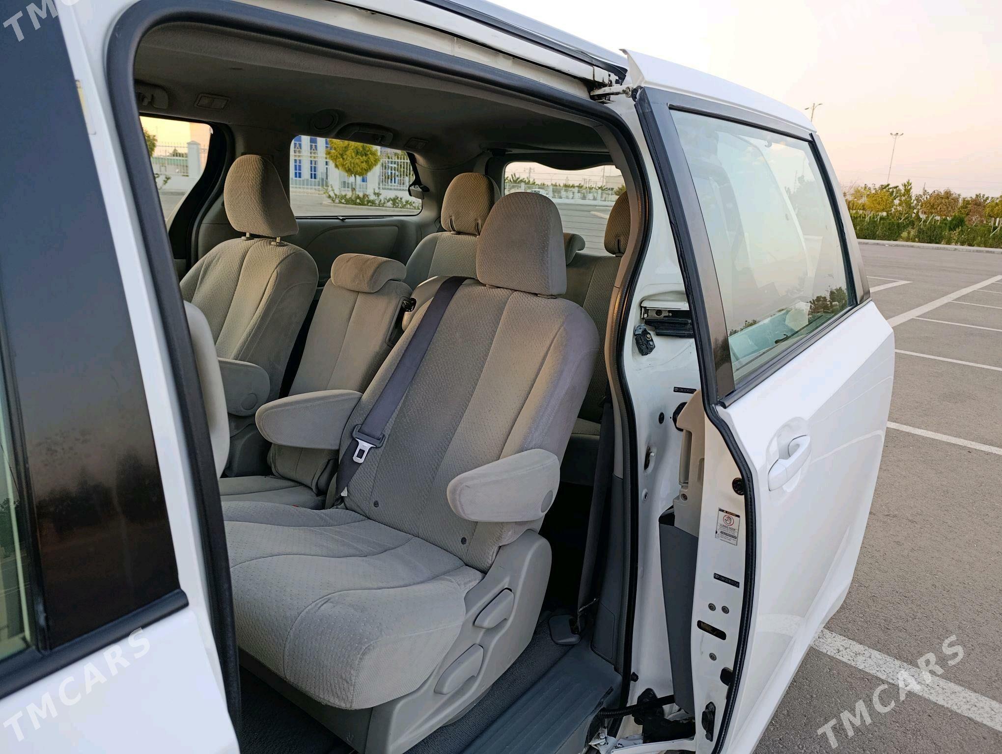 Toyota Sienna 2011 - 275 000 TMT - Мары - img 5