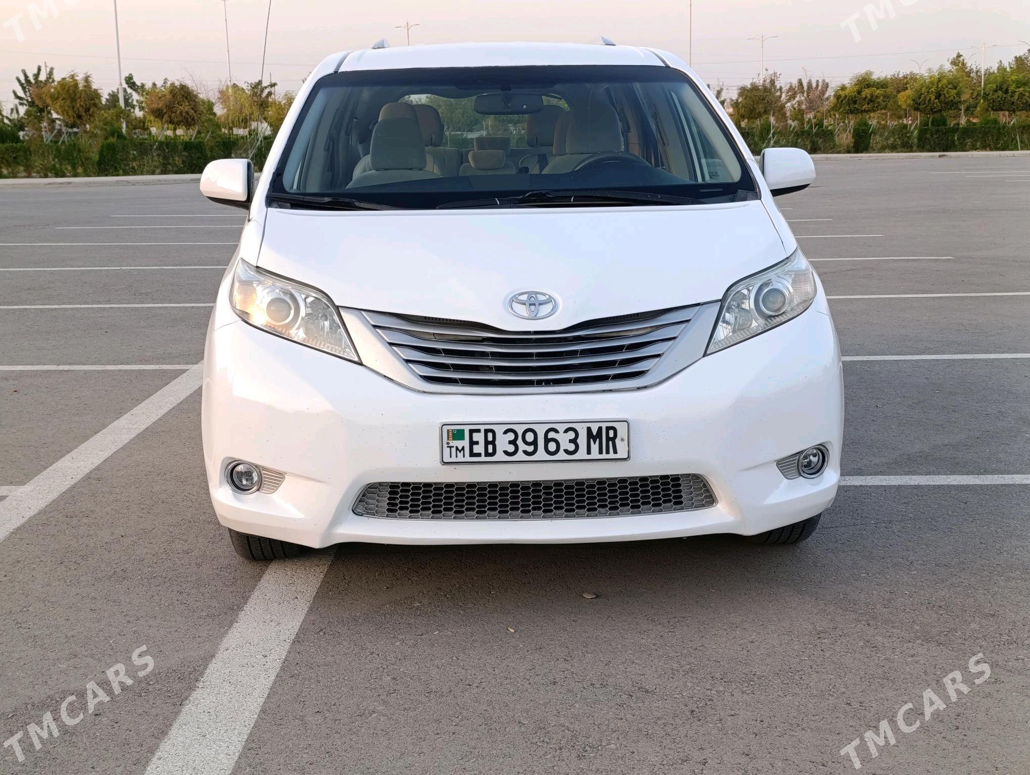 Toyota Sienna 2011 - 275 000 TMT - Мары - img 3