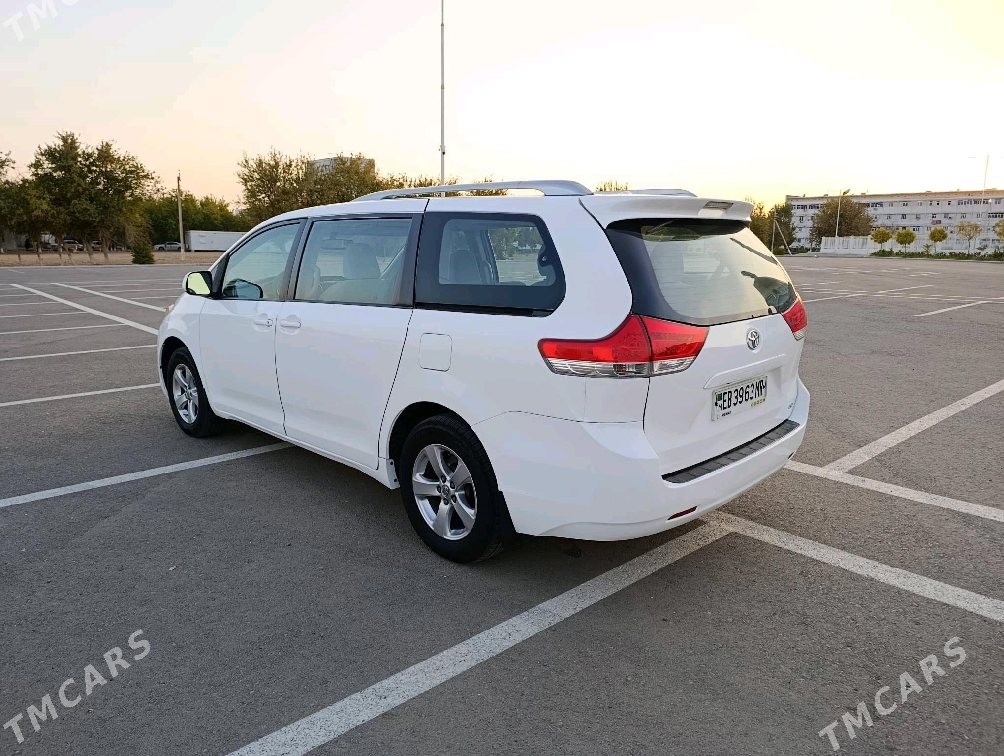 Toyota Sienna 2011 - 275 000 TMT - Мары - img 10