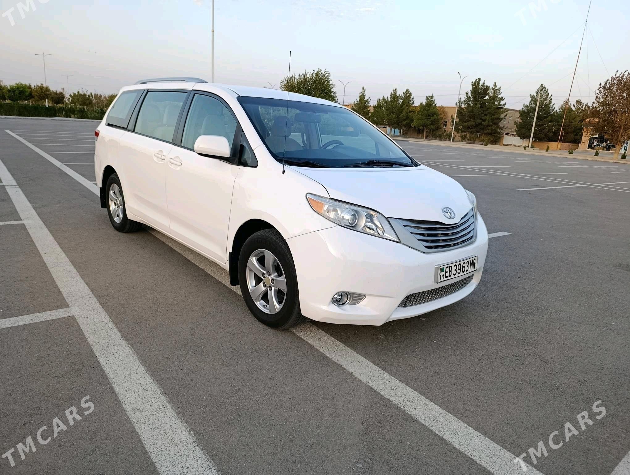 Toyota Sienna 2011 - 275 000 TMT - Мары - img 8