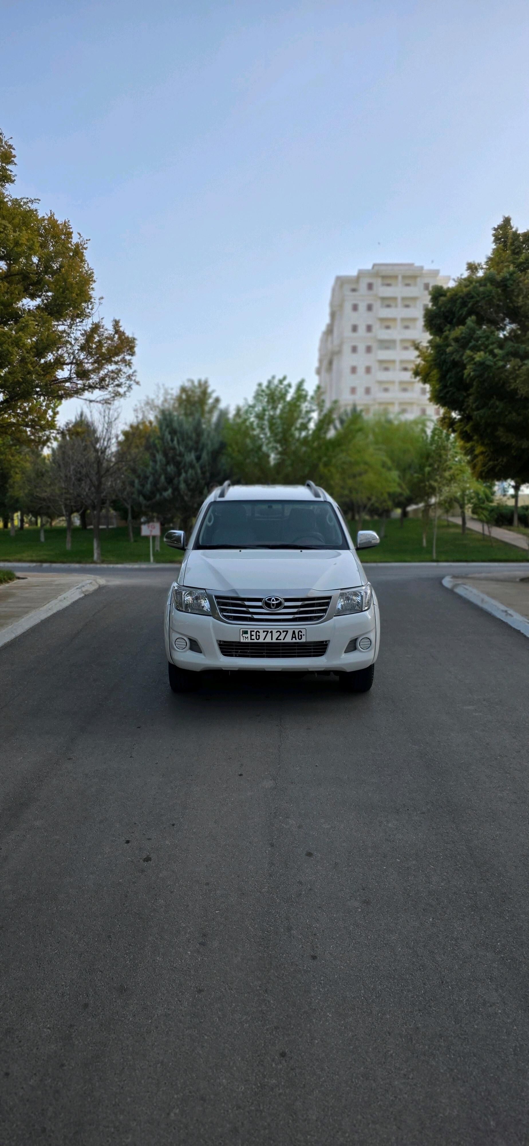 Toyota Hilux 2014 - 340 000 TMT - Бедев - img 2