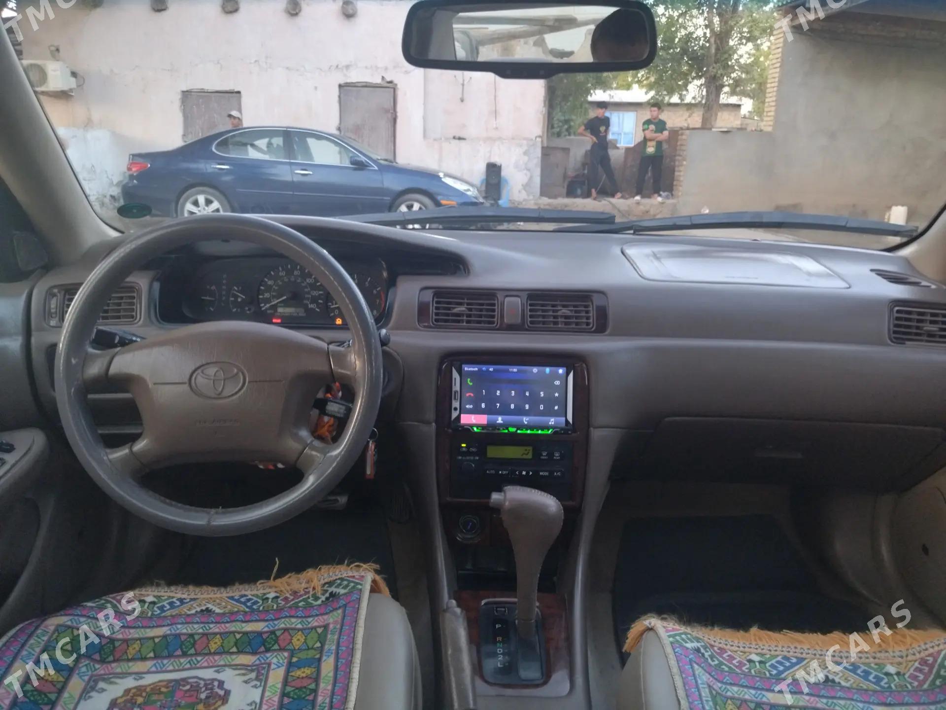 Toyota Camry 2001 - 134 000 TMT - Kerki - img 2