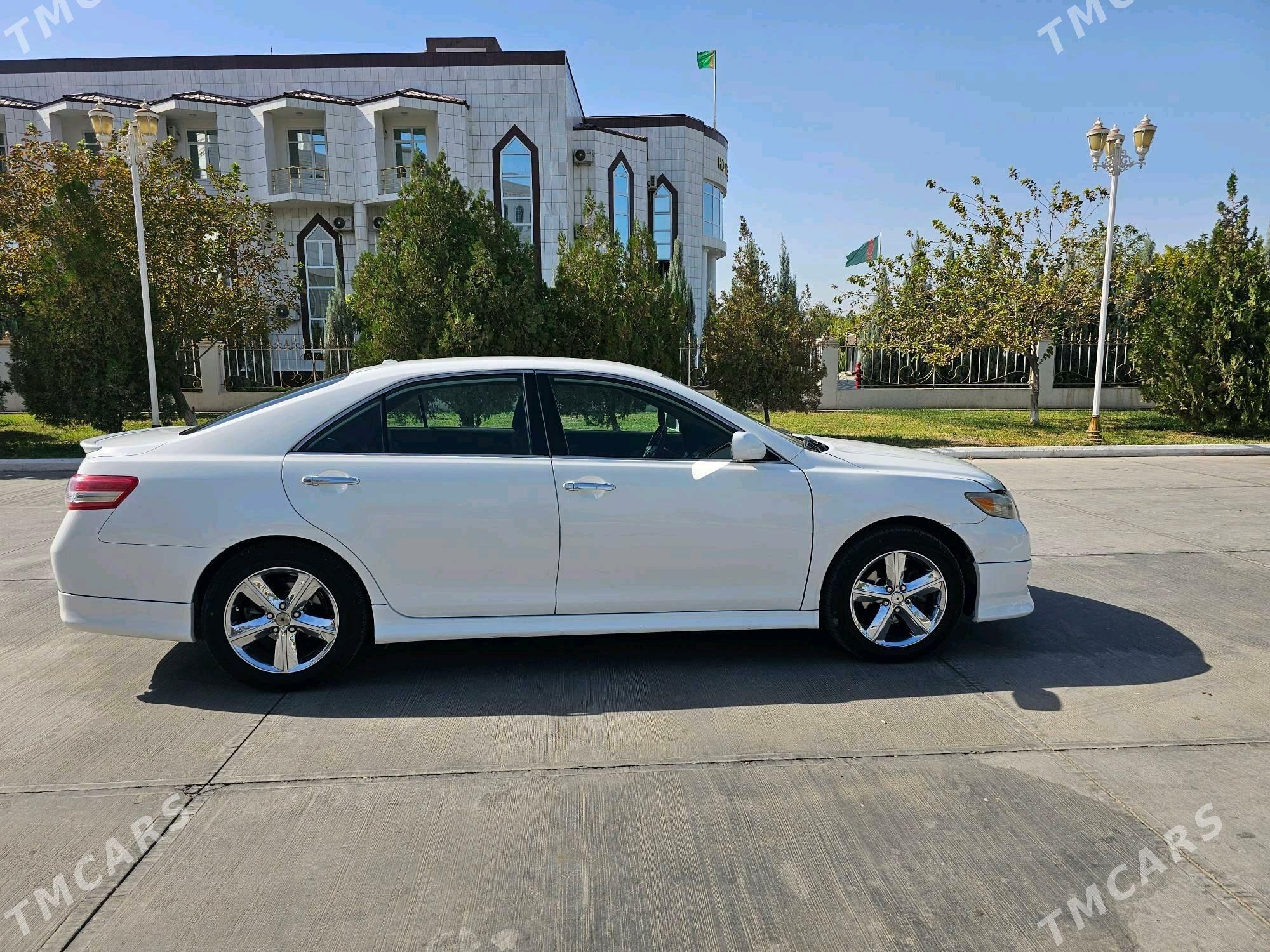 Toyota Camry 2010 - 160 000 TMT - Байрамали - img 9