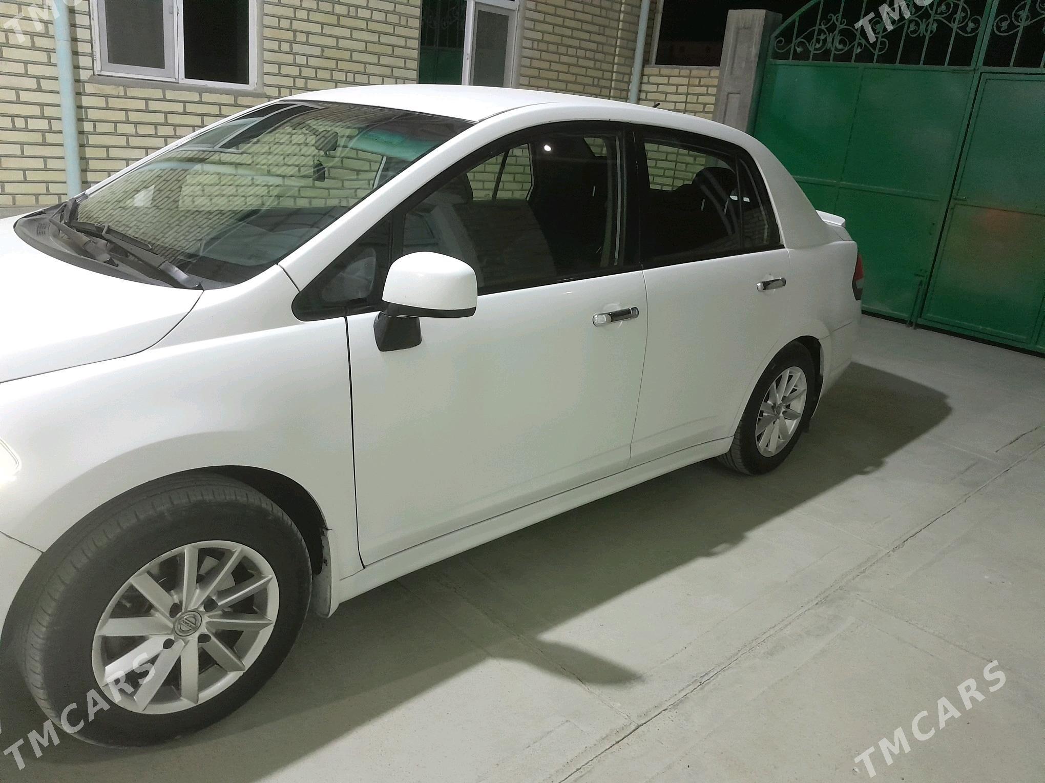 Nissan Versa 2010 - 122 000 TMT - Bäherden - img 2