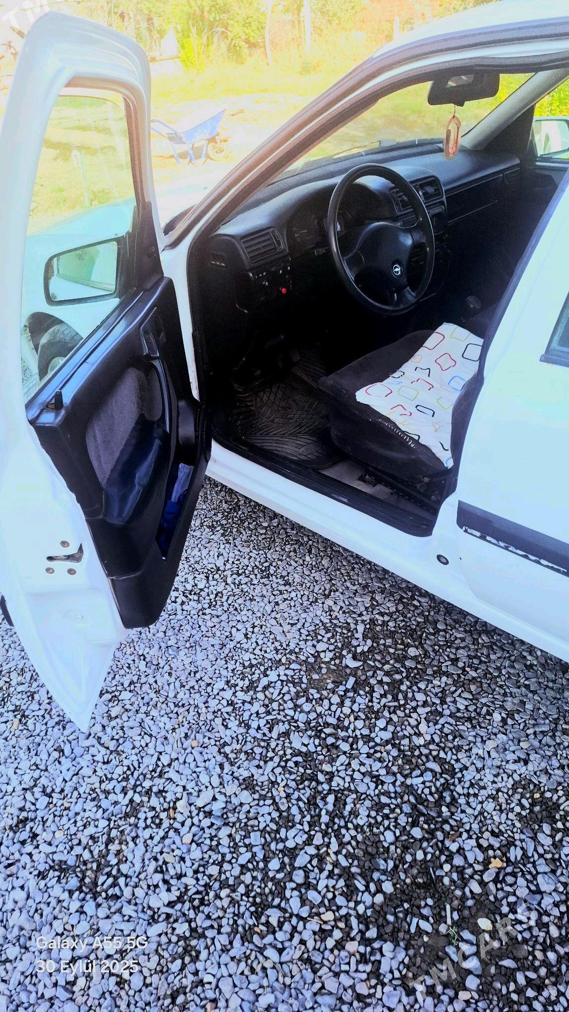 Opel Vectra 1992 - 38 000 TMT - Яшлык - img 5