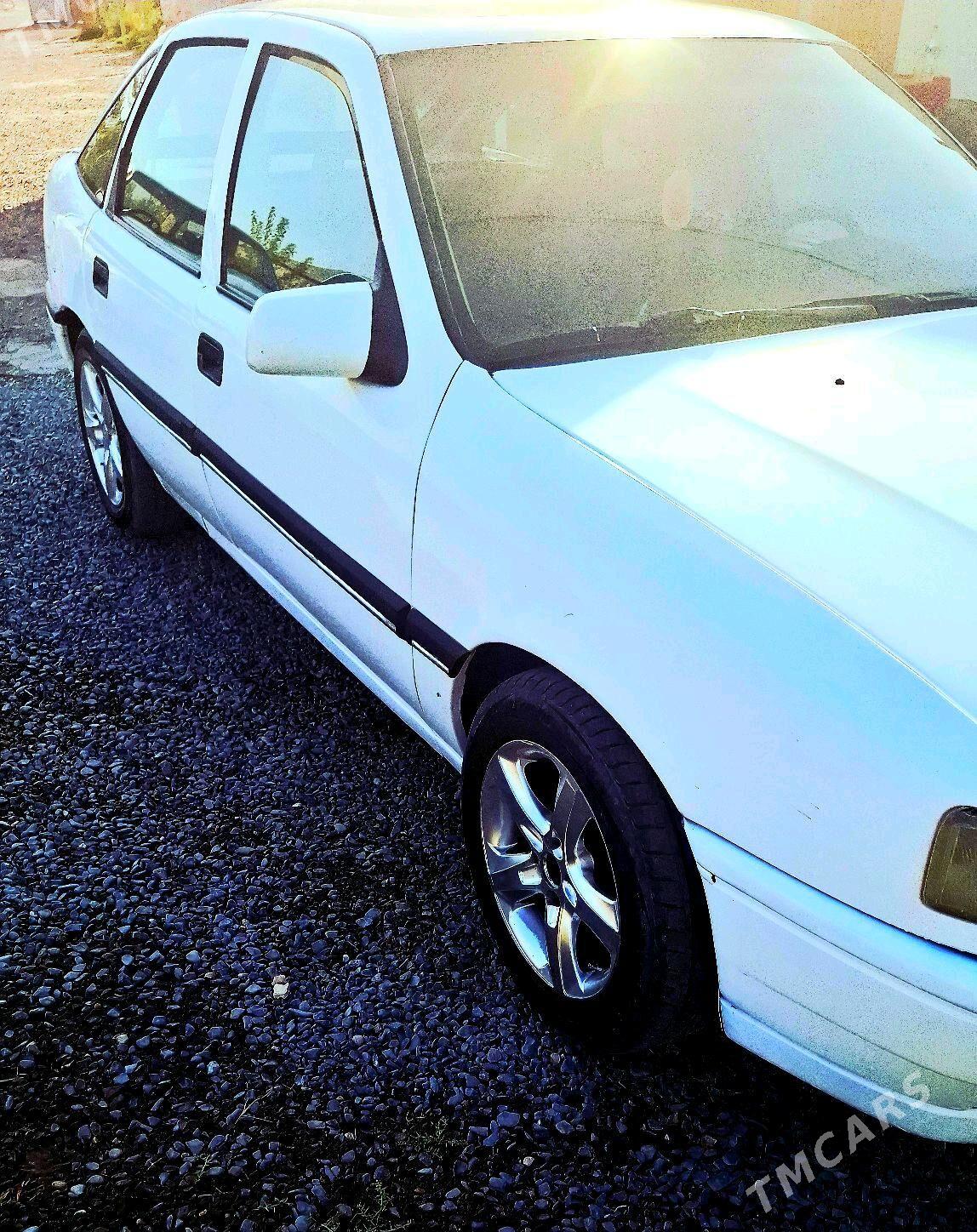 Opel Vectra 1992 - 38 000 TMT - Яшлык - img 3