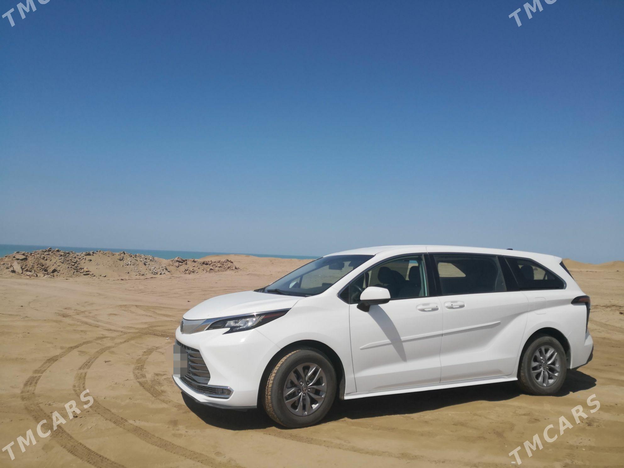 Toyota Sienna 2022 - 490 000 TMT - Мары - img 3