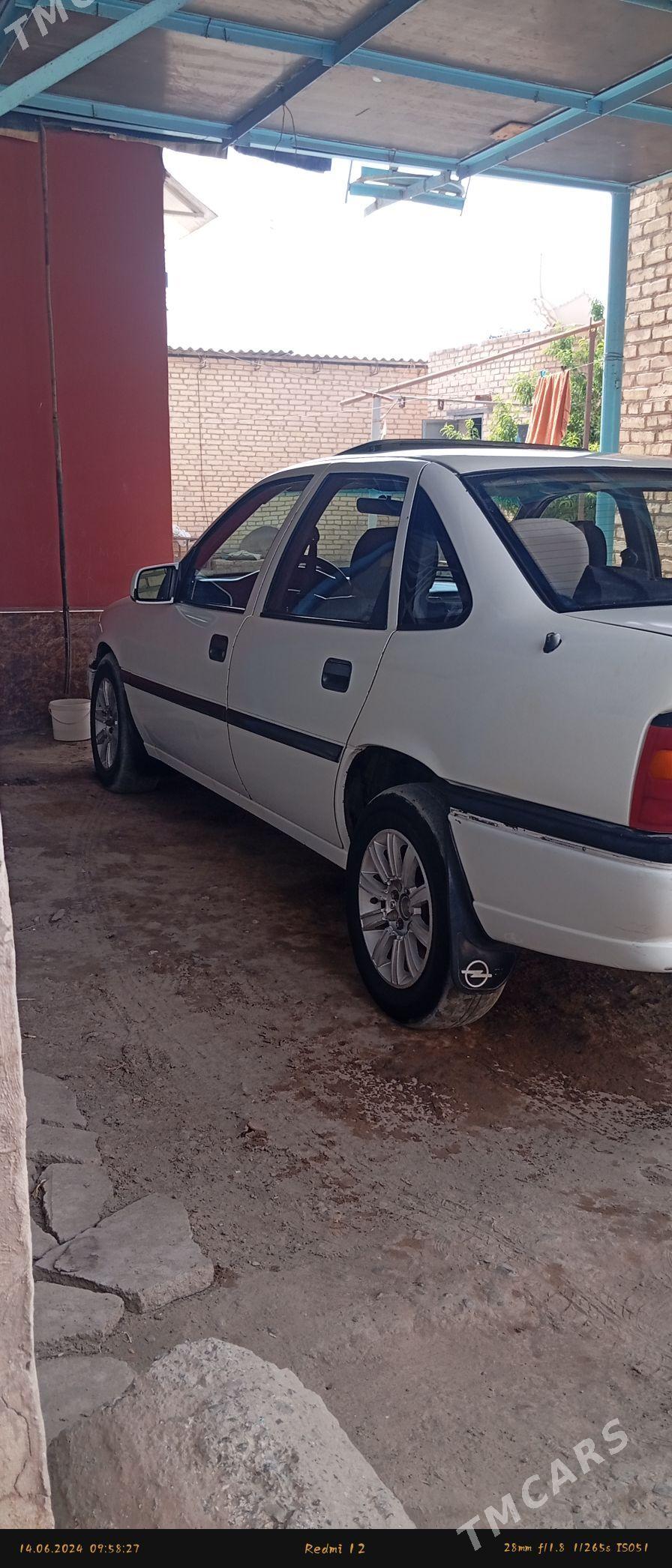 Opel Vectra 1993 - 33 000 TMT - Дянев - img 2