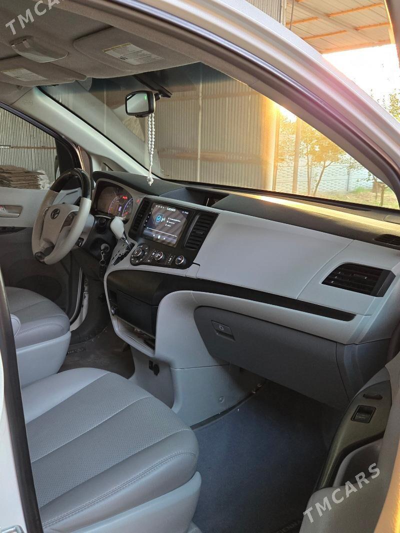 Toyota Sienna 2011 - 265 000 TMT - Мары - img 7