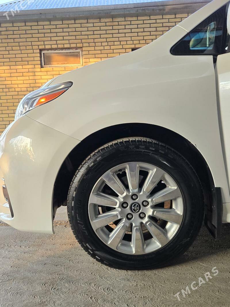 Toyota Sienna 2011 - 265 000 TMT - Мары - img 8