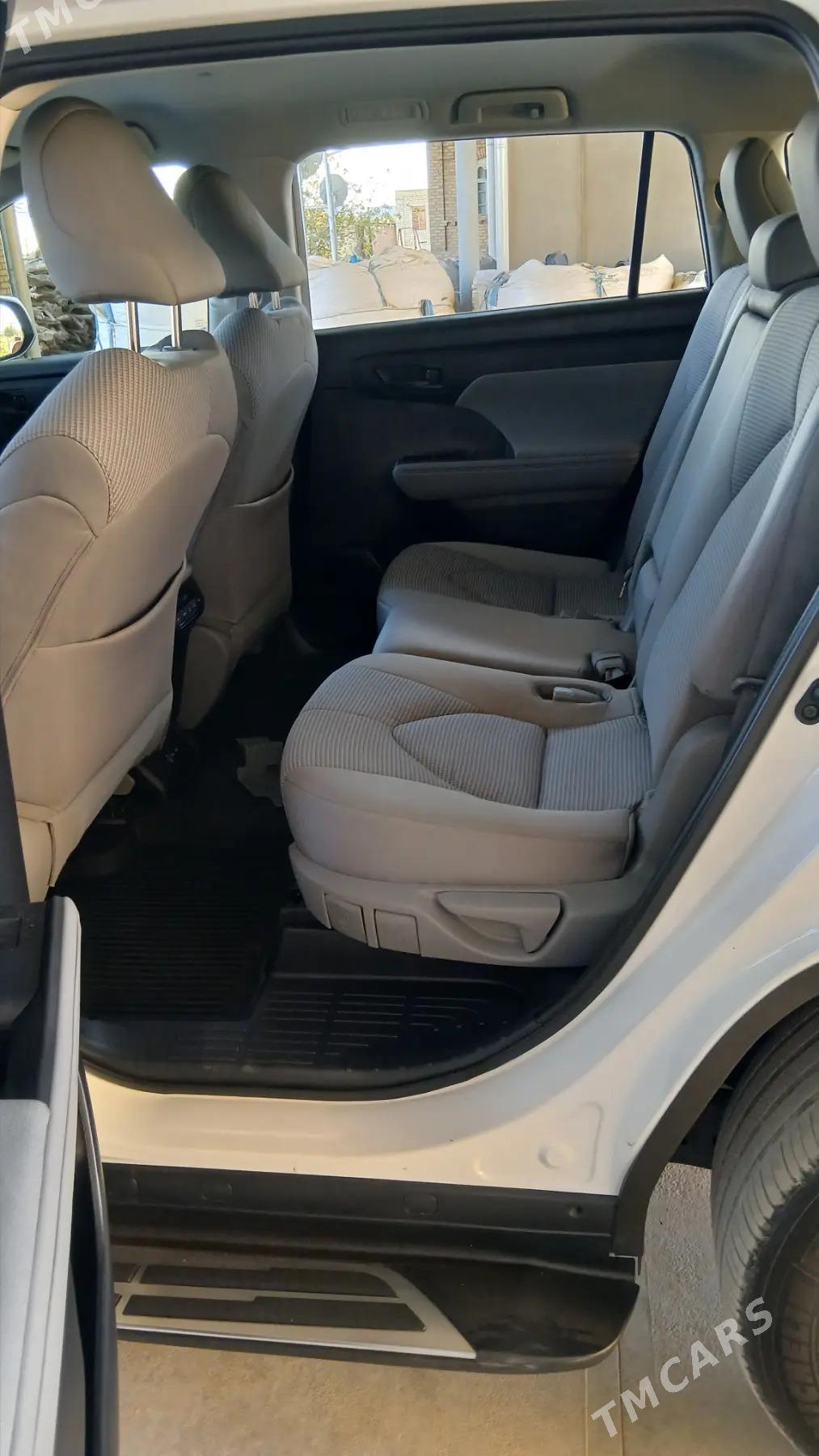 Toyota Highlander 2022 - 540 000 TMT - Мары - img 6