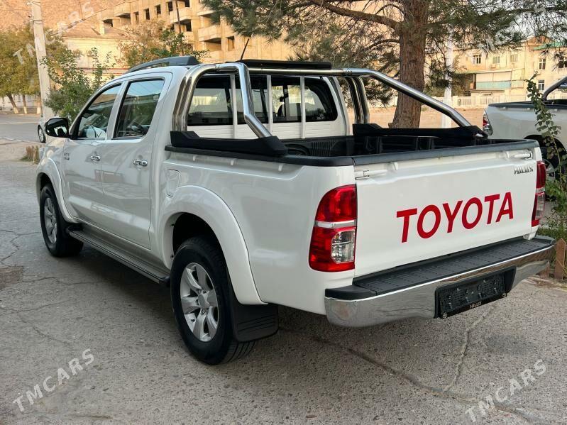 Toyota Hilux 2015 - 415 000 TMT - Туркменбаши - img 2