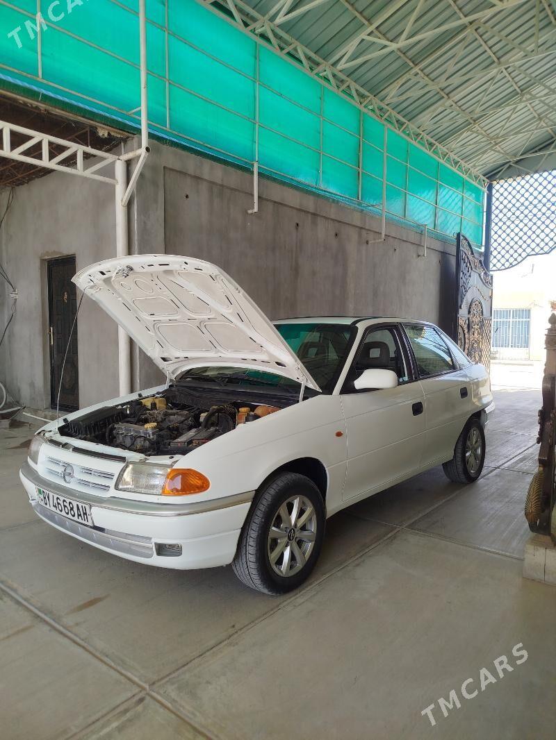 Opel Astra 1993 - 48 000 TMT - Bäherden - img 3