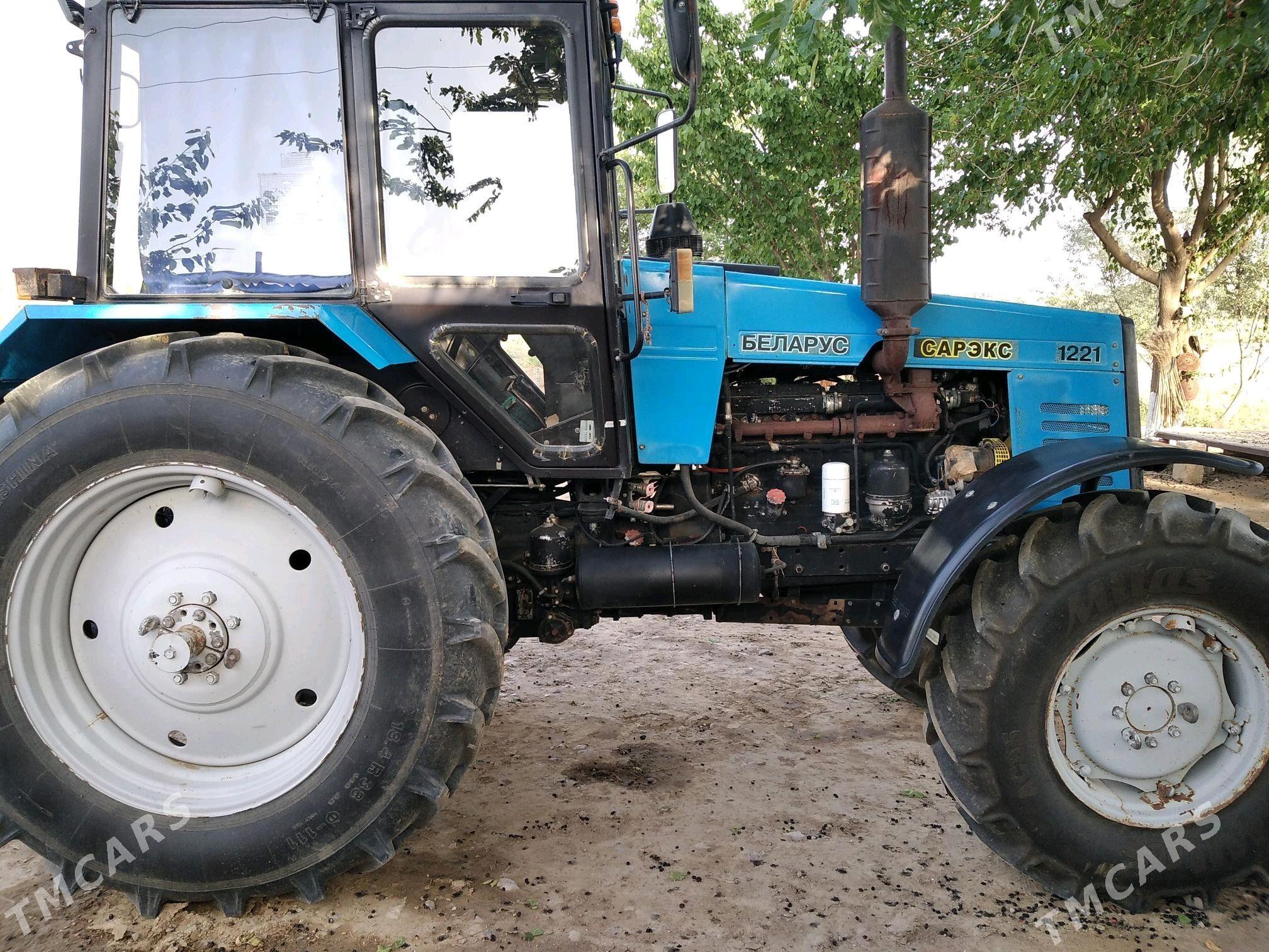 MTZ 82 2009 - 400 000 TMT - Garagum etraby - img 1