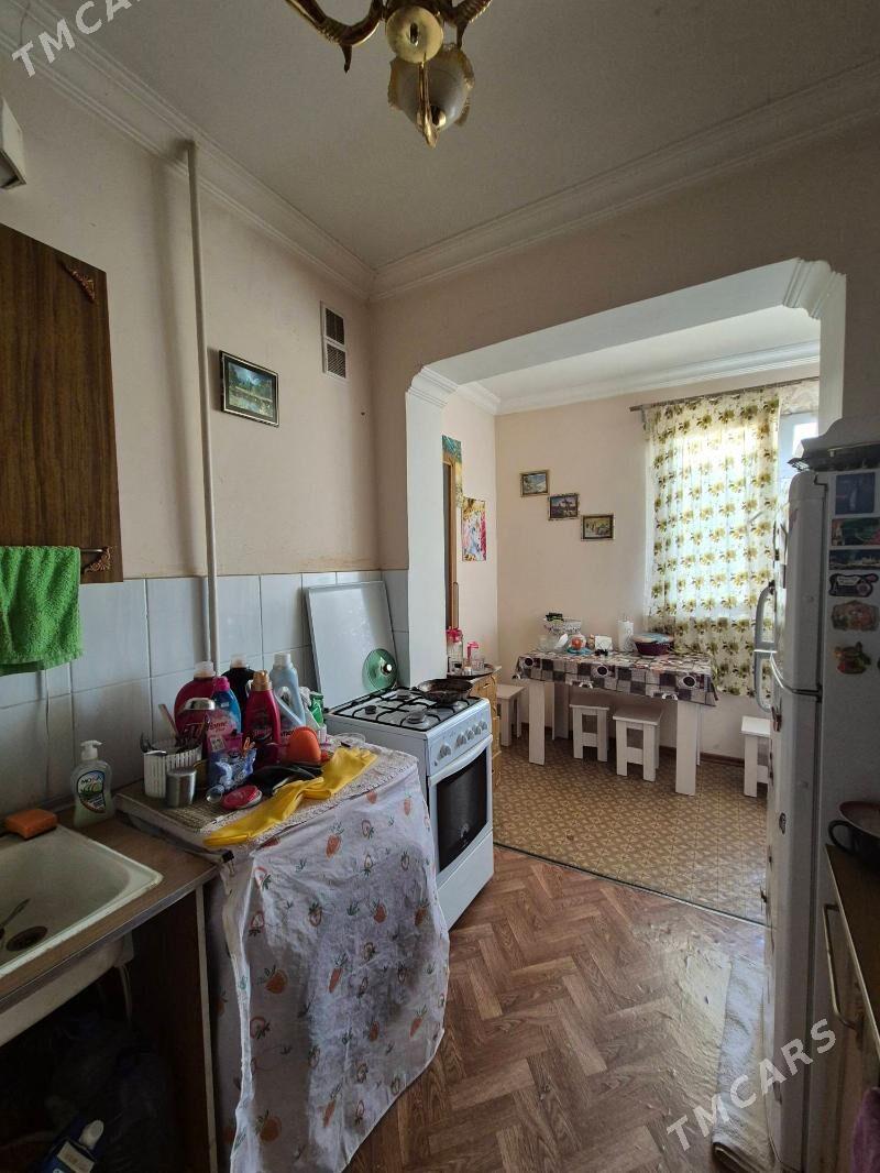 10 mkr 2 komnat 3 etaj - 10 мкр - img 4