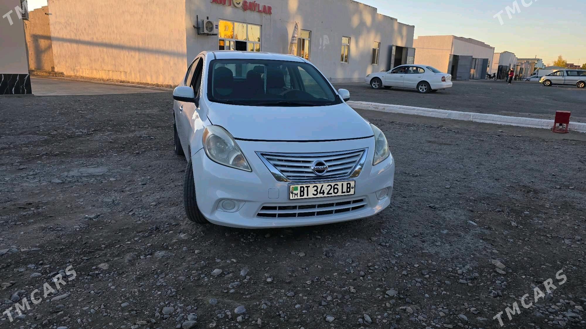 Nissan Versa 2013 - 110 000 TMT - Туркменабат - img 3