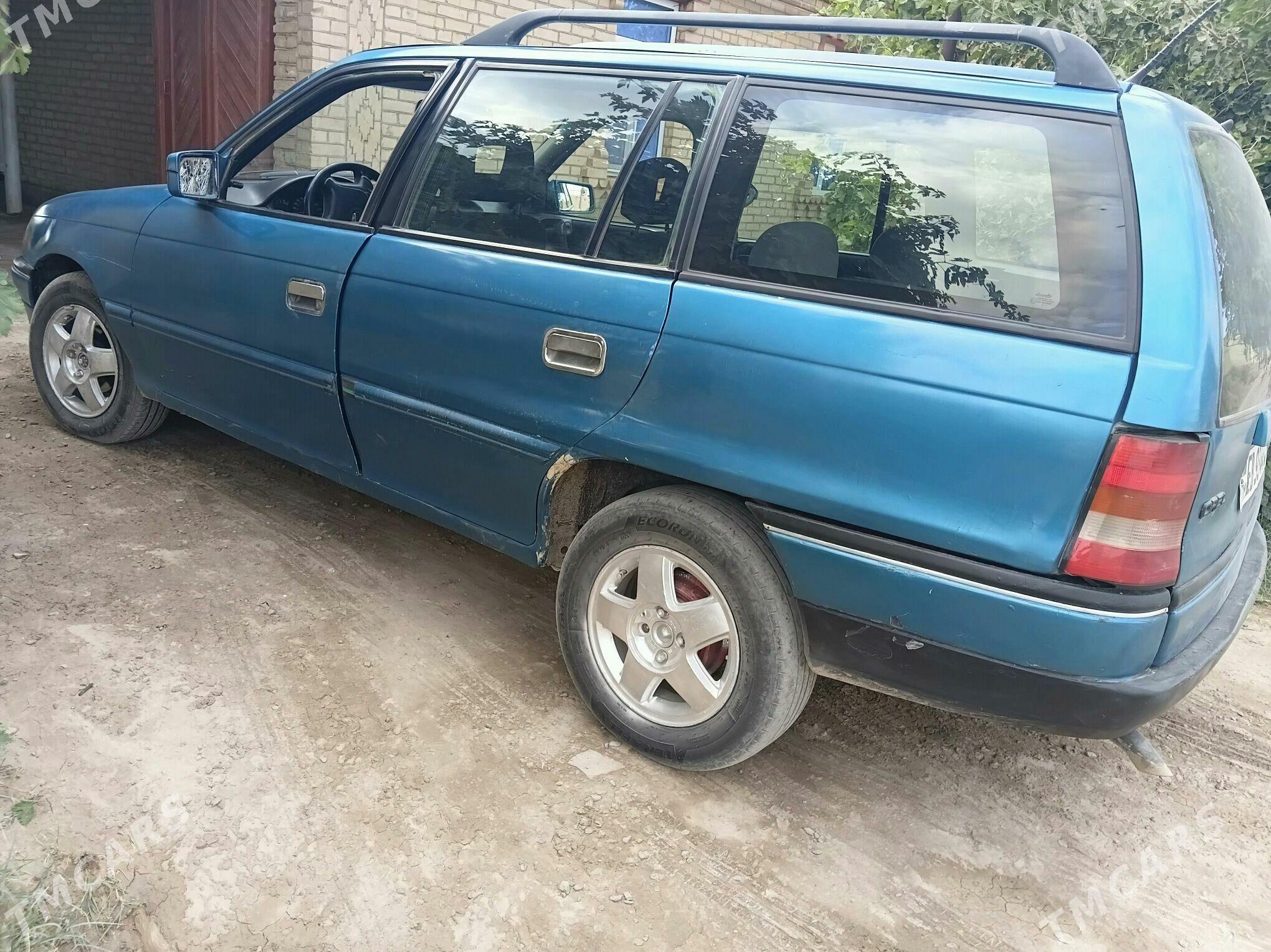 Opel Astra 1993 - 26 000 TMT - Дянев - img 2