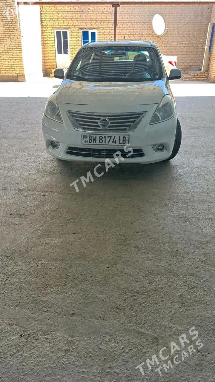 Nissan Versa 2013 - 100 000 TMT - Дянев - img 5