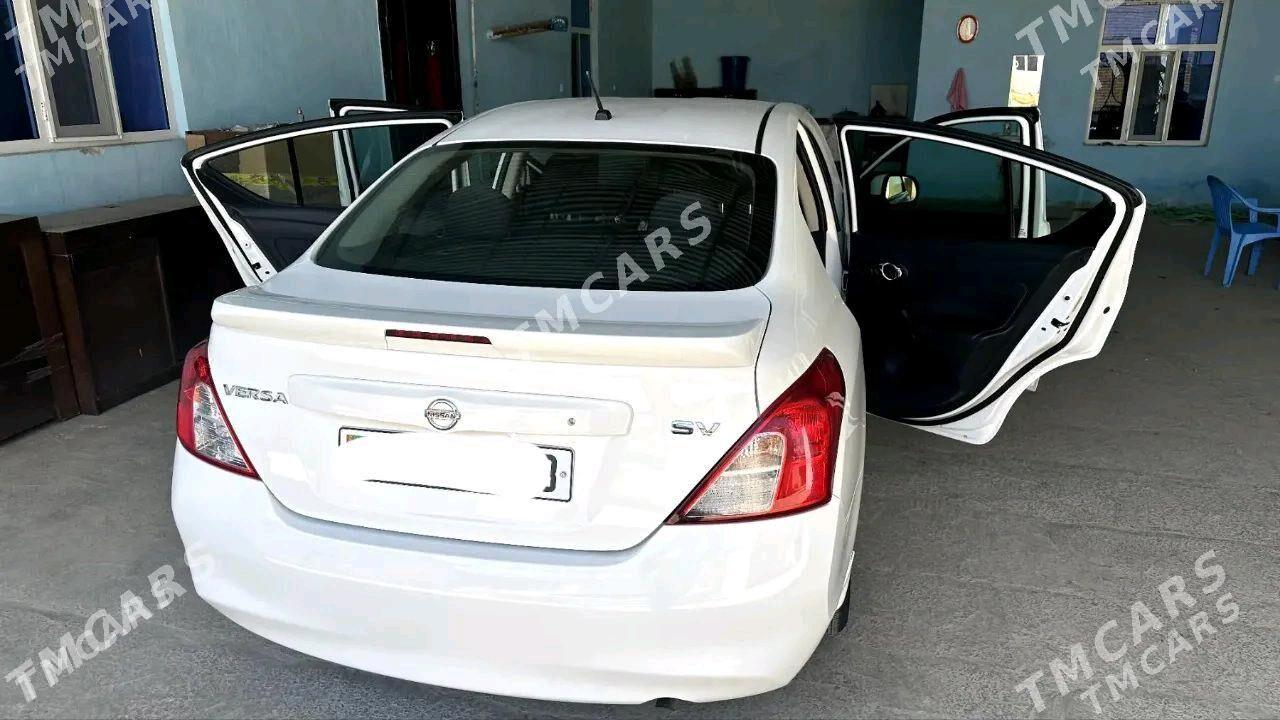 Nissan Versa 2013 - 100 000 TMT - Дянев - img 2
