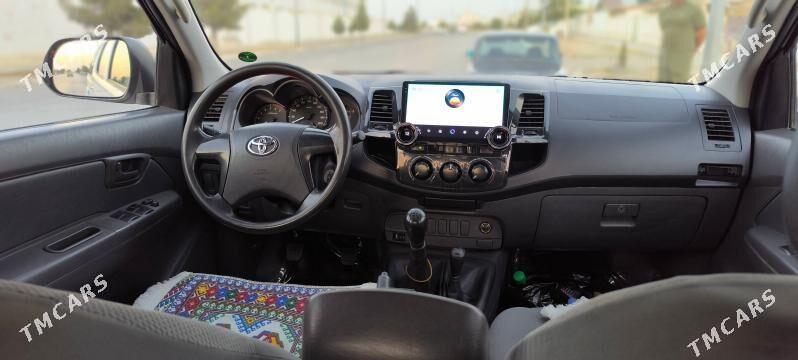 Toyota Hilux 2013 - 330 000 TMT - Gurtly - img 3