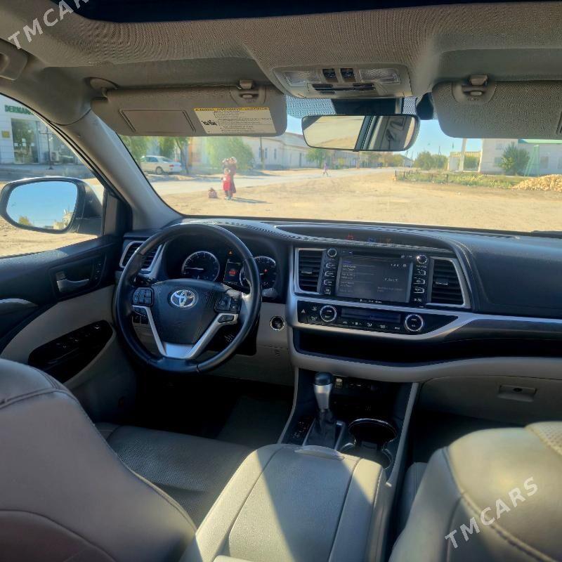 Toyota Highlander 2018 - 500 000 TMT - Кёнеургенч - img 6