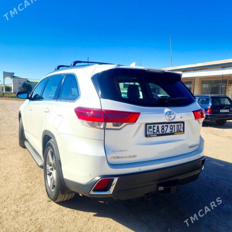 Toyota Highlander 2018 - 500 000 TMT - Кёнеургенч - img 4