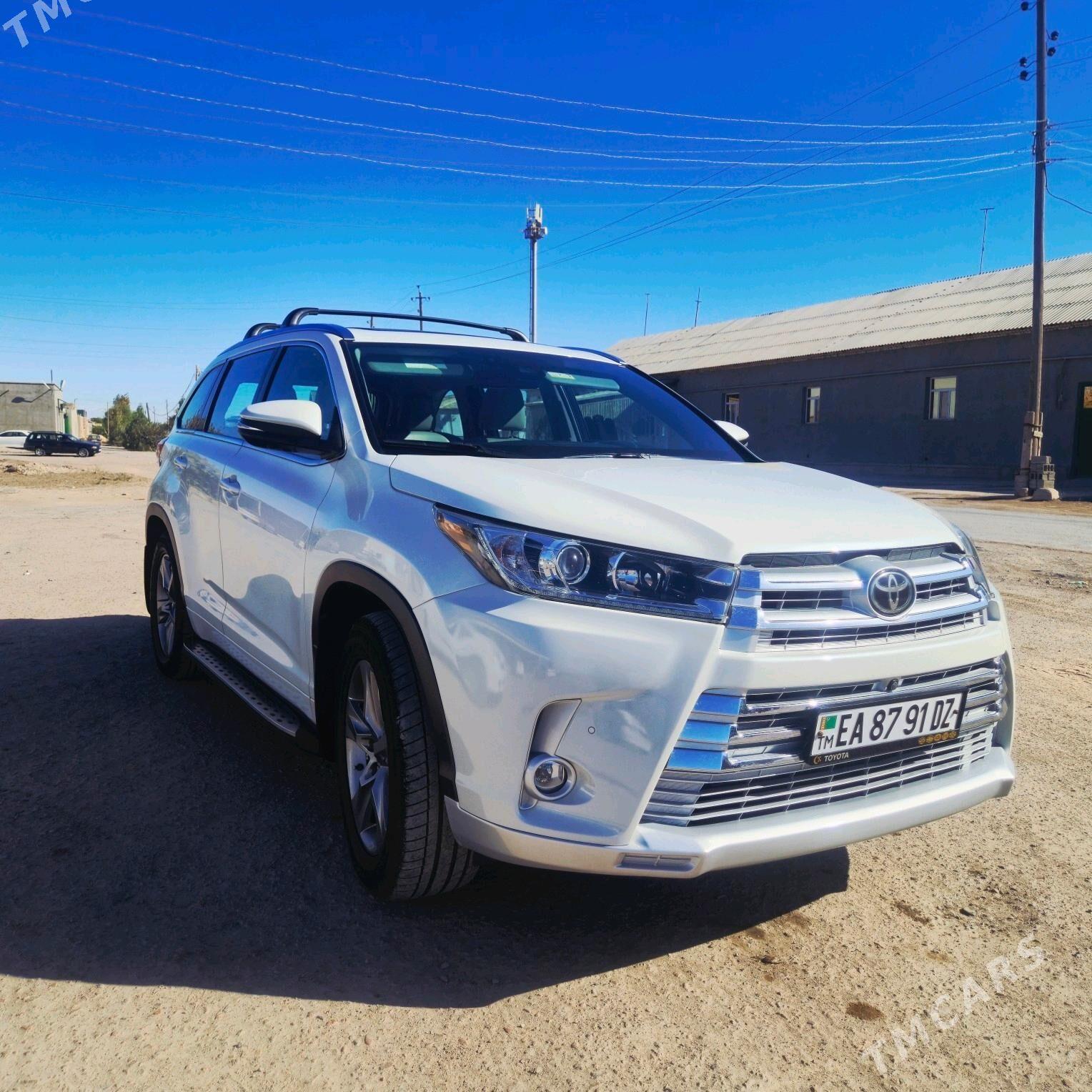 Toyota Highlander 2018 - 500 000 TMT - Кёнеургенч - img 9