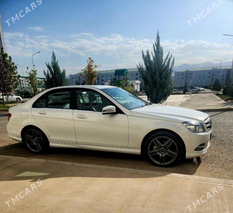 Mercedes-Benz C300 2011 - 200 000 TMT - ул. Подвойского (Битарап Туркменистан шаёлы) - img 1
